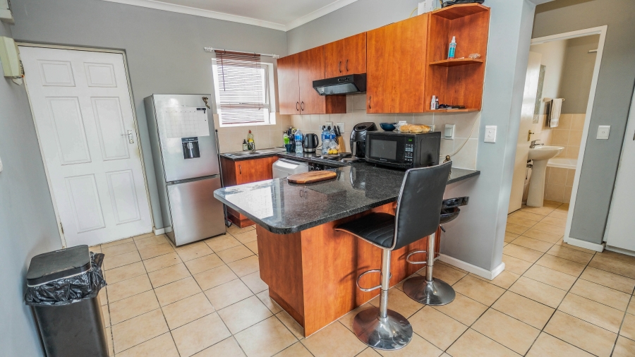 2 Bedroom Property for Sale in Uitzicht Western Cape